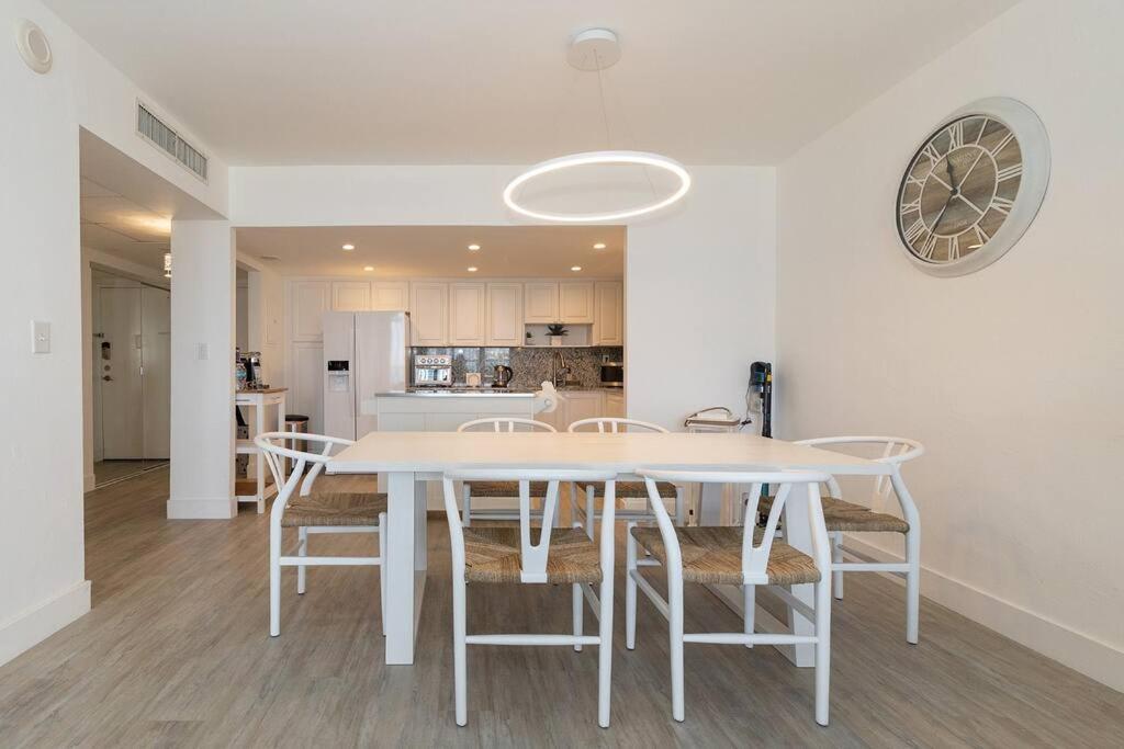 Stunning & Spacious Resort-Style Condo Across From Beach! Miami Beach Eksteriør bilde