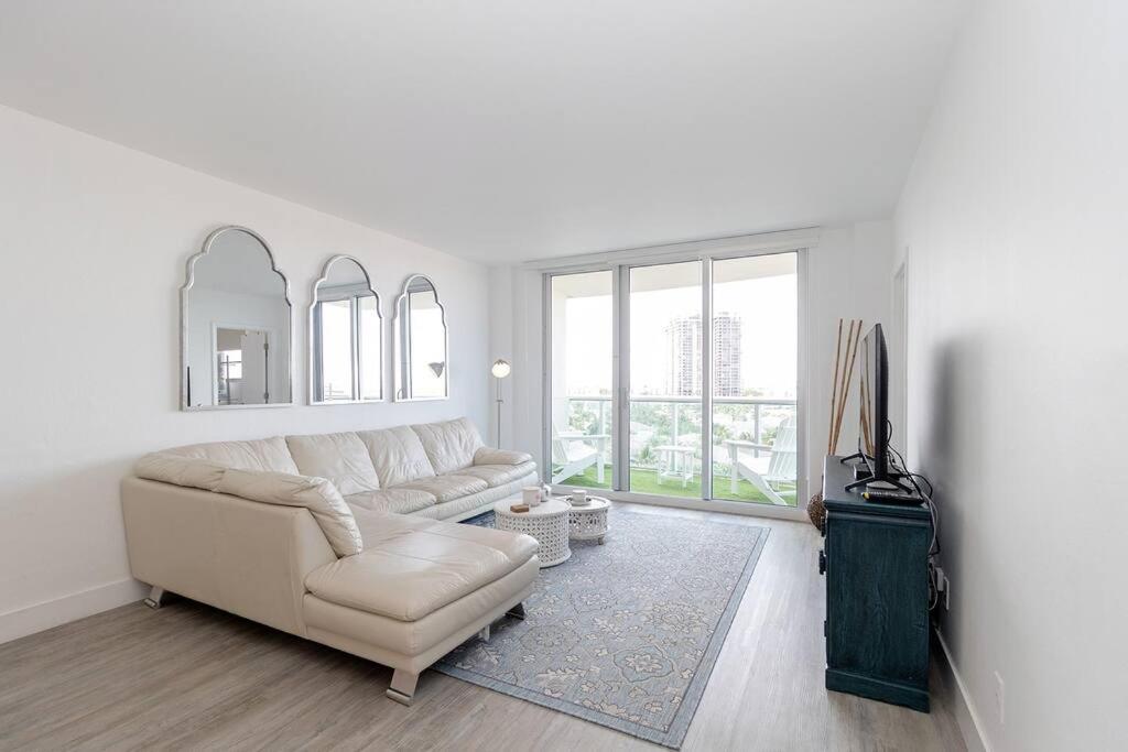 Stunning & Spacious Resort-Style Condo Across From Beach! Miami Beach Eksteriør bilde