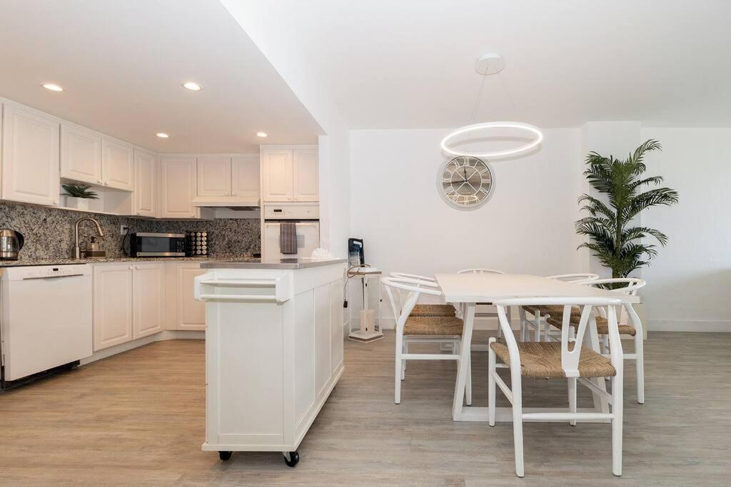 Stunning & Spacious Resort-Style Condo Across From Beach! Miami Beach Eksteriør bilde