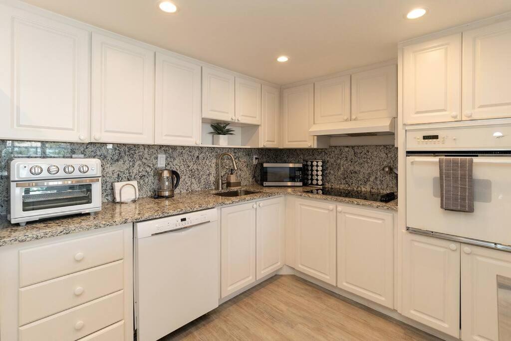 Stunning & Spacious Resort-Style Condo Across From Beach! Miami Beach Eksteriør bilde