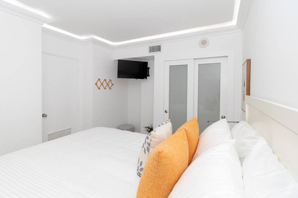 Stunning & Spacious Resort-Style Condo Across From Beach! Miami Beach Eksteriør bilde