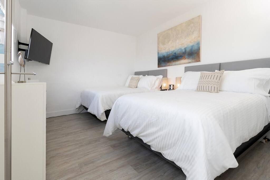 Stunning & Spacious Resort-Style Condo Across From Beach! Miami Beach Eksteriør bilde