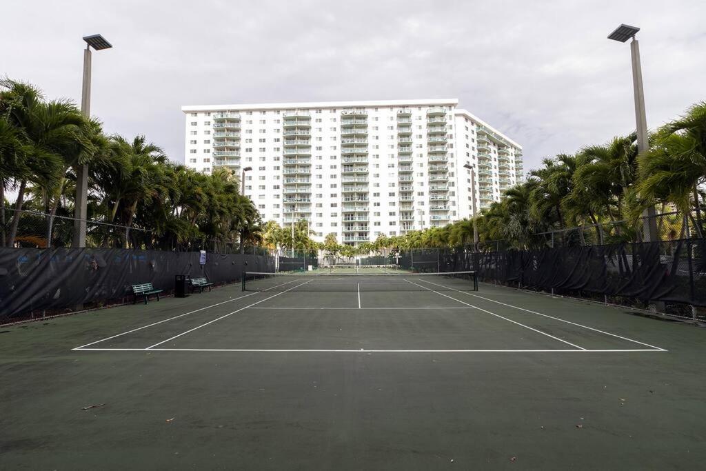 Stunning & Spacious Resort-Style Condo Across From Beach! Miami Beach Eksteriør bilde